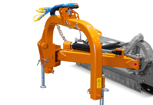 Displaceable 3 point linkage 